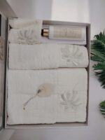 Set de prosoape 3 buc Model  Brodat  ( 1 buc 30/50 , 1 buc 50/90 , 1 buc 70/140 + 1 spray) - imagine 2
