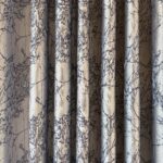 Draperie Elegantă Gri cu Imprimeu Oglindă Spartă Albastră