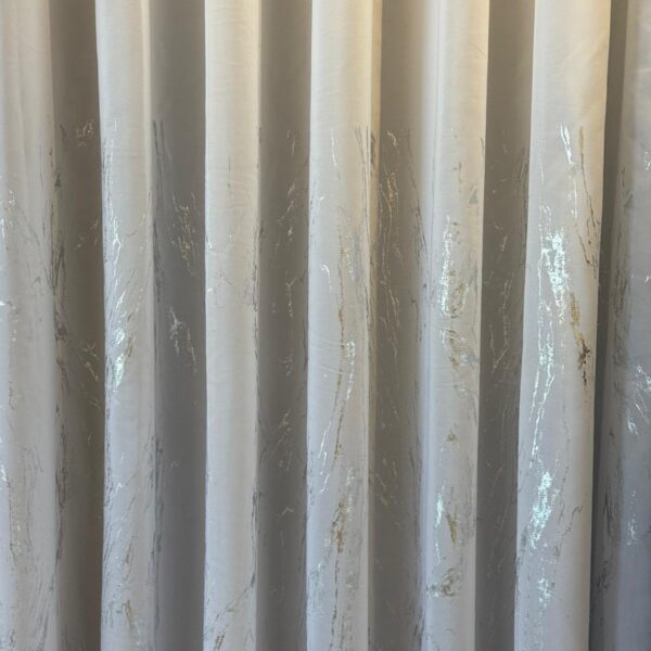 Perdea Mătase Sintetică Crem cu Inserții Aurii