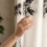 Perdea Albă din In cu Broderie Florală Neagră