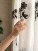 Perdea Albă din In cu Broderie Florală Neagră