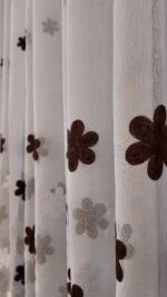 Perdea din In Brodat cu Flori Alb/Maro L5m/H2.50m cu Rejansa Wave