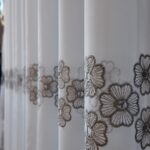 Perdea din Mătase Albă cu Broderie Gri L5m/H2.55m cu Rejansă Wave