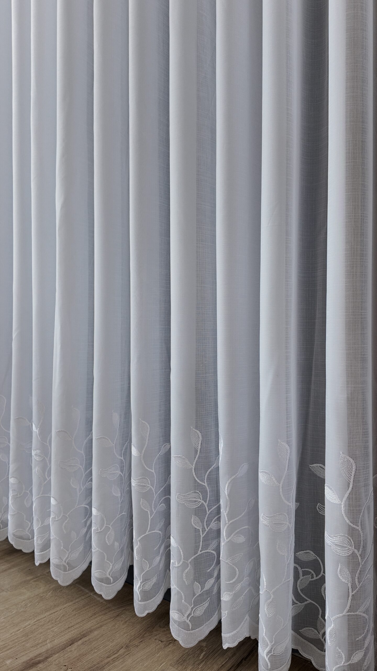 Perdea Cristal Albă cu Broderie Florală Jos 6838-55