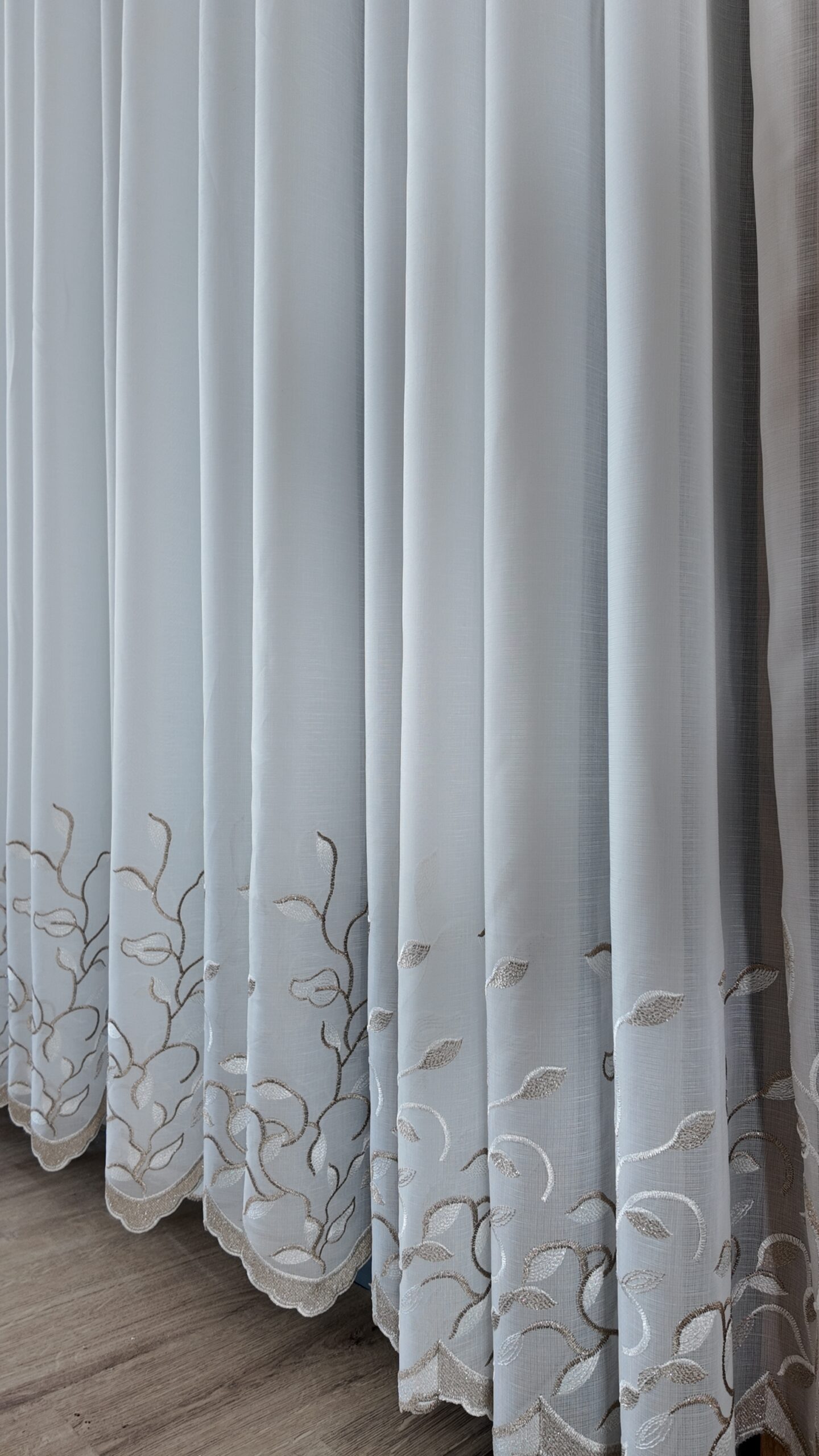 Perdea Cristal cu Broderie Florală Jos Alb/Maro 6838-55